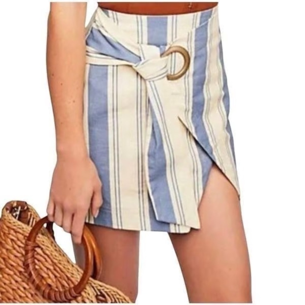 Free People. Tuscan Tie Waist Wrap Cotton/Linen Mini Skirt. Blue/White. Size 4.